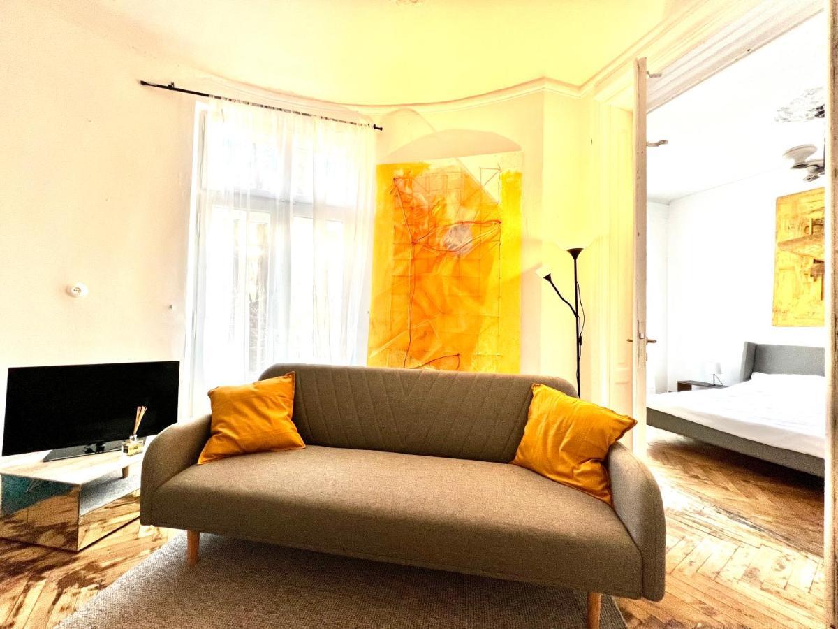 Sada Art Gallery Apartment Bukarest Eksteriør billede